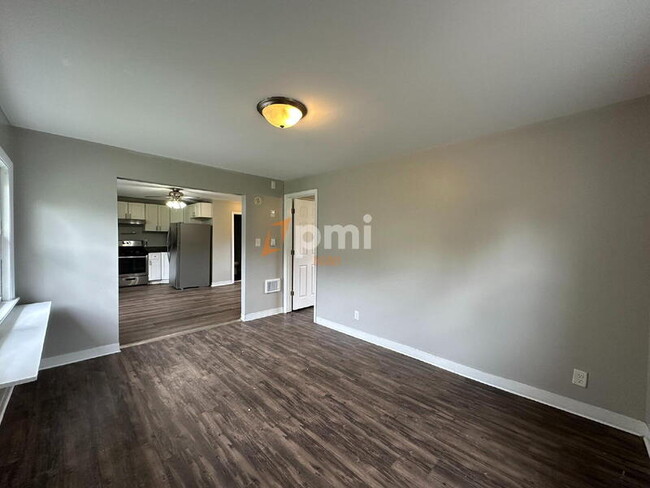 Foto del edificio - 5030 W Ridge Rd