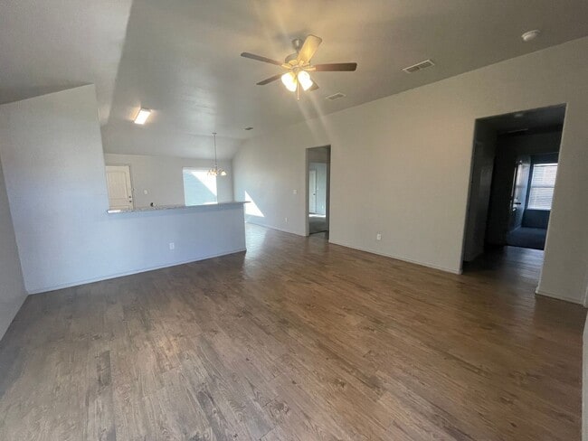 Building Photo - 4 bedroom in Wolfforth AVAILABLE NOW.