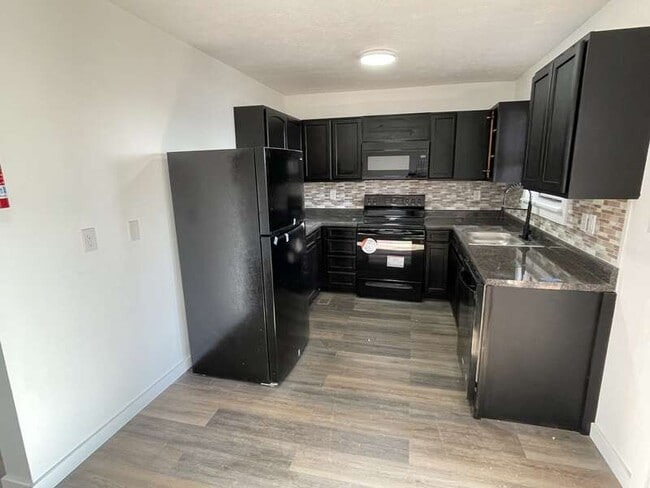 Foto del edificio - 1642 Hillwood Dr