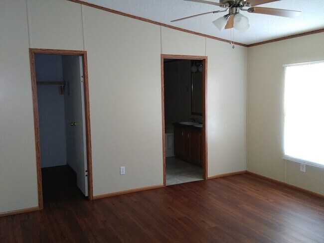 Building Photo - 250 Perkins Loop