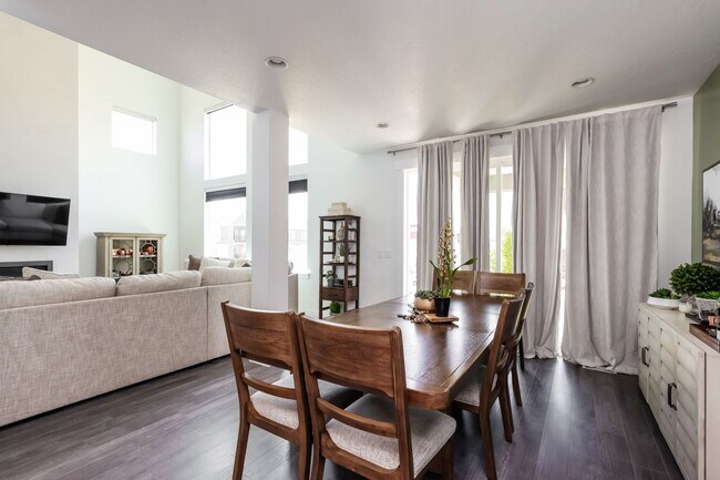 Foto del edificio - 5 Bedroom/4 Bathroom House in Lehi