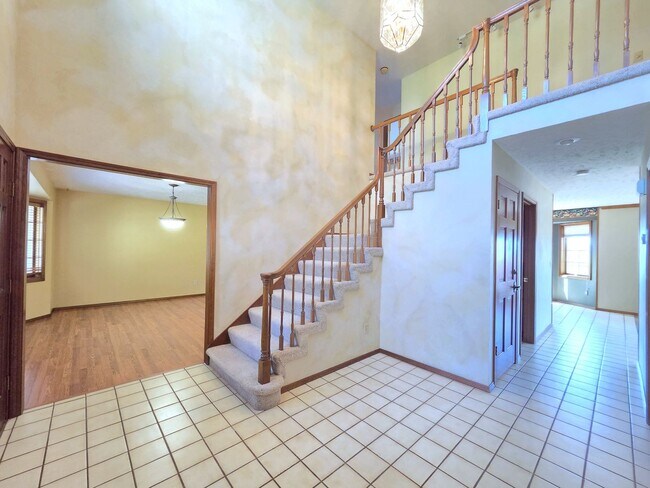 Foto del edificio - $3,800 - 5 Bed / 4 Baths Stunning Northwood Home with Views