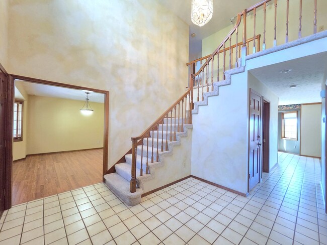 Building Photo - 7706 E Woodview Dr