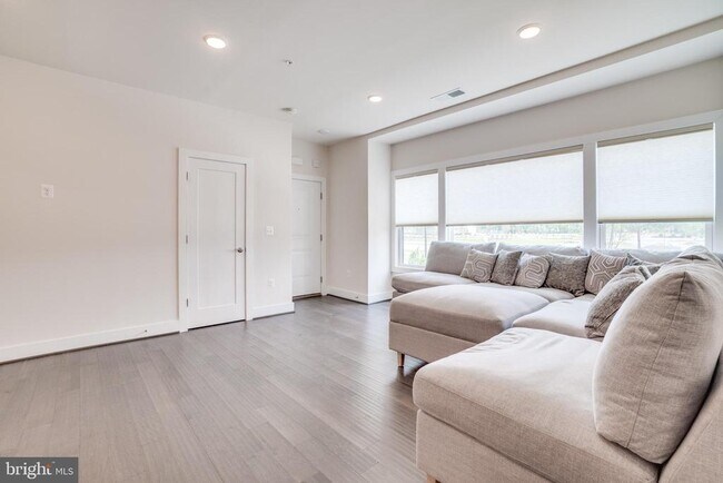 Foto del edificio - 44870 Tiverton Sq