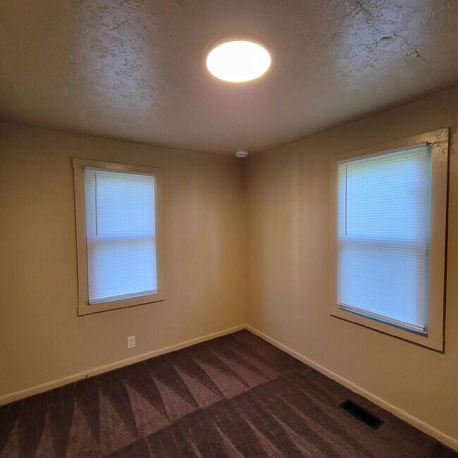 Foto del edificio - 3 Bedroom less than a mile from iconic Garfield Park city park & Conservatory