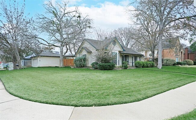 Building Photo - 1230 Pioneer Dr