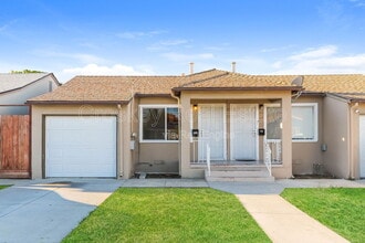 Building Photo - 365 W 12th St Building Photo - 365 W 12th St