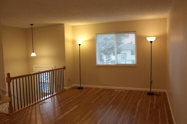 Building Photo - 1405 Hiawatha Dr