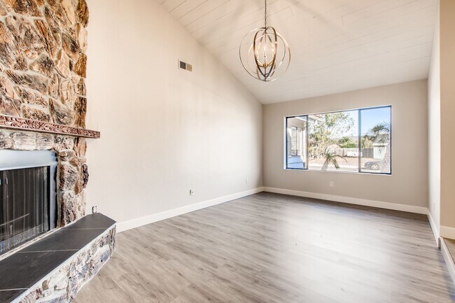 Foto del edificio - 4 Bedroom 2.5 Bath single story home for r...