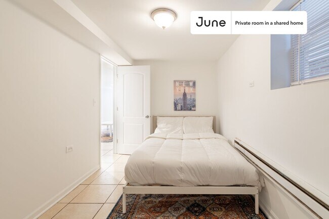 Building Photo - Room in Shared 3 bed/1 bath home in Logan Square
