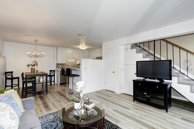 Building Photo - One bedroom townhome