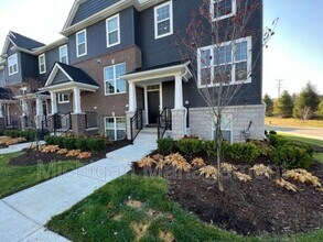 Building Photo - 263 N Sydney Ct