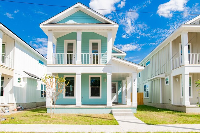 Building Photo - BRAND NEW 3 Bed/3.5 Bath New Orleans-style...