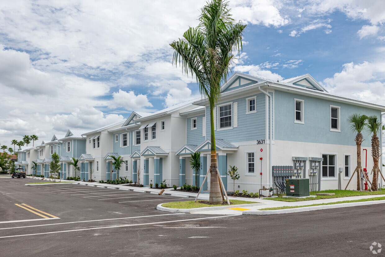 The Mallory Townhomes Apartments in Fort Myers, FL