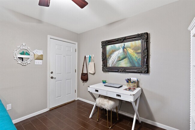 Foto del edificio - 2450 Ashdale Dr