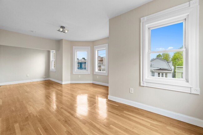 Building Photo - 117 Randolph Ave
