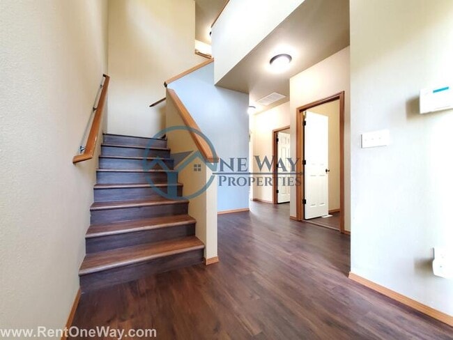 Building Photo - Amazing 3 Bed + 2 bonus rooms in Puyallup!