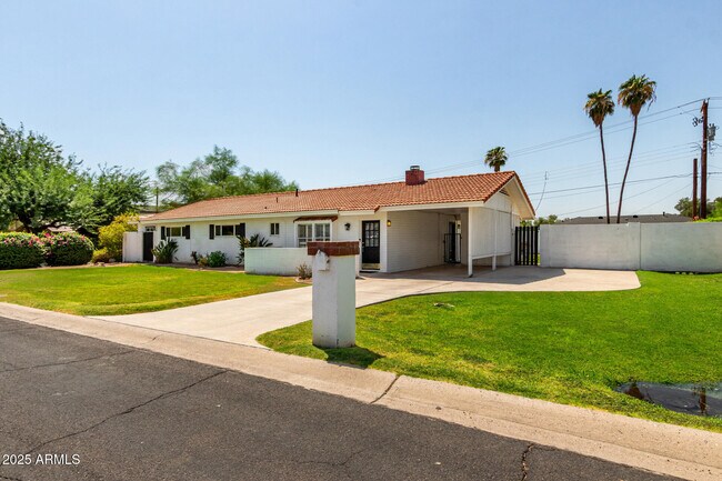 Foto del edificio - 6925 E Rancho Vista Dr