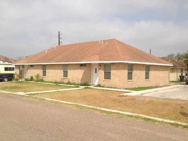 Building Photo - 208 Laureles Dr