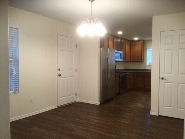 Foto del edificio - 17715 Silver Creek Avenue East