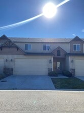 Building Photo - 677 S Pine Tree Ln