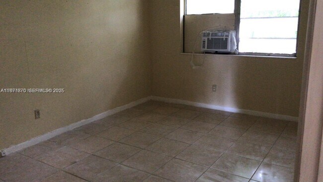 Foto del edificio - 13990 NE 20th Ct