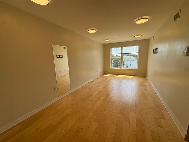 Foto del edificio - 1301 Blue Hill Ave