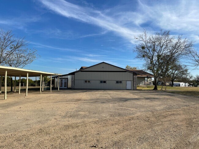 Building Photo - 552 Lawson Ln