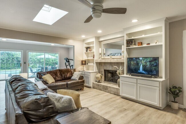 Building Photo - 3002 Stardust Dr