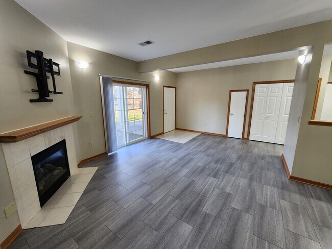 living room 2 - 869 Pope St