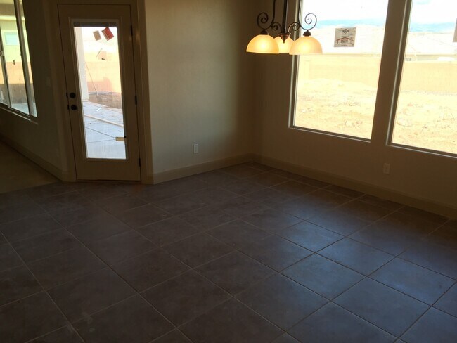 Foto del edificio - 4 bedroom home in Sky Ridge