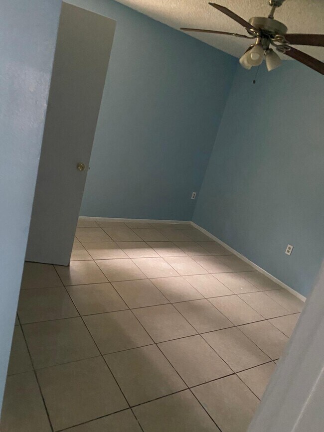 Foto del edificio - 1013 S Persimmon Ave