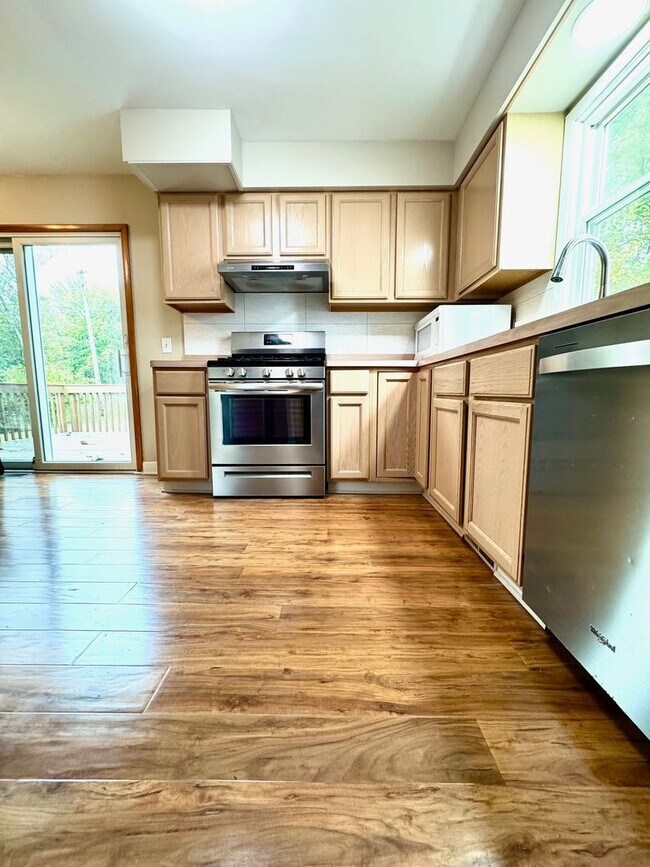 Foto del edificio - Charming 3-Bed Ranch in Parma FOR RENT!
