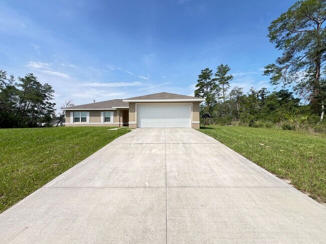 Building Photo - AVAILABLE NOW! Gorgeous 4 Bedroom, 2 Bathr...