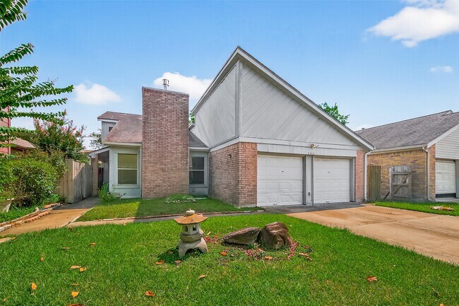 Building Photo - 2818 Crest Park Dr