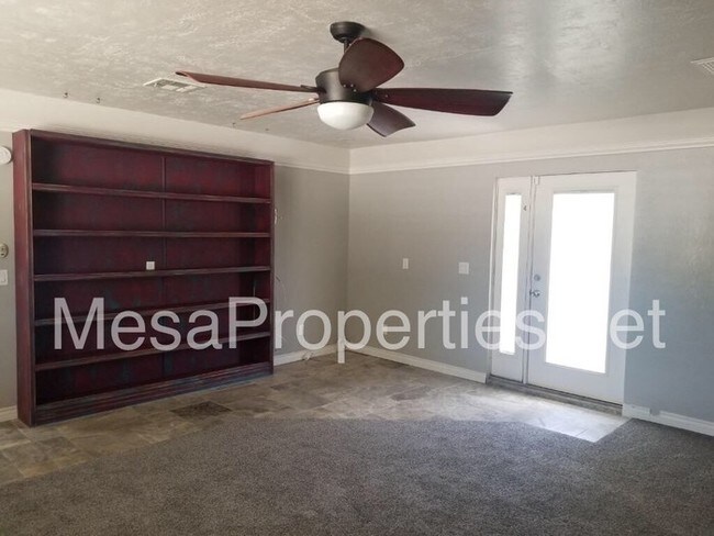 Building Photo - Large 3 Bedroom 2 Bath House with Solar!