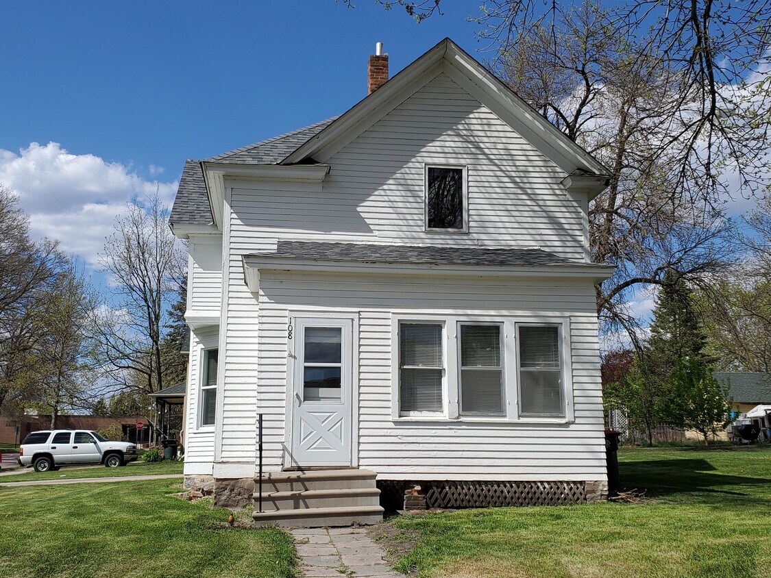 Foto principal - 108 3rd St W