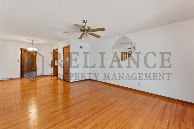 Building Photo - 1707 S Mission Rd