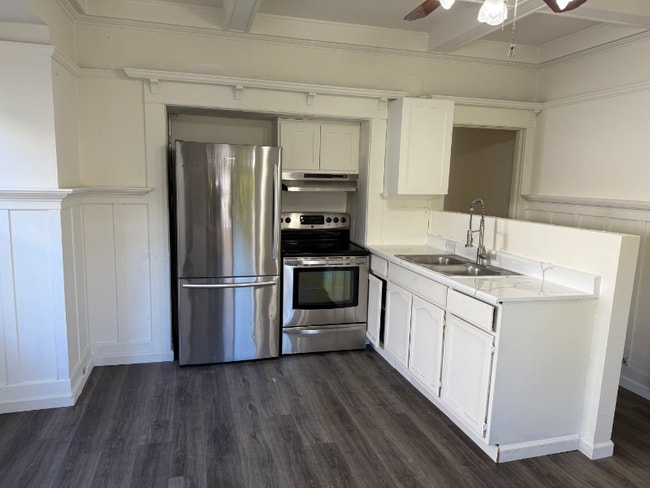 Photo - 140 W 47th St Apartment