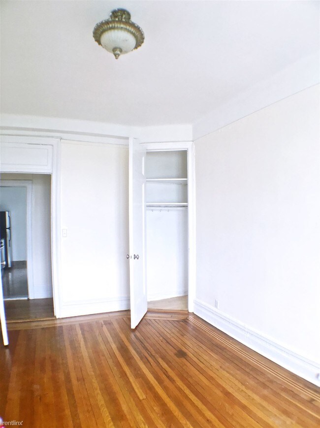 Foto del edificio - 587 Riverside Dr