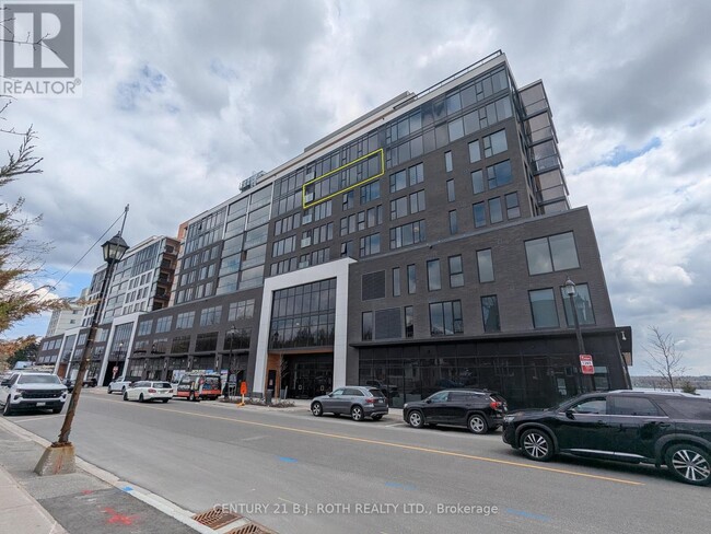Building Photo - 185-185 Dunlop St E