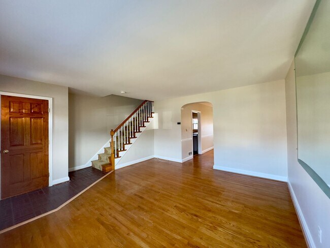 Foto del edificio - Spacious 3Bed/2.5Bath Townhome in Halethorpe