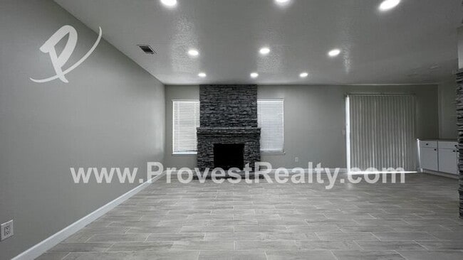 Building Photo - 3 bedroom, 2 bathroom Spring Valley Lake H...