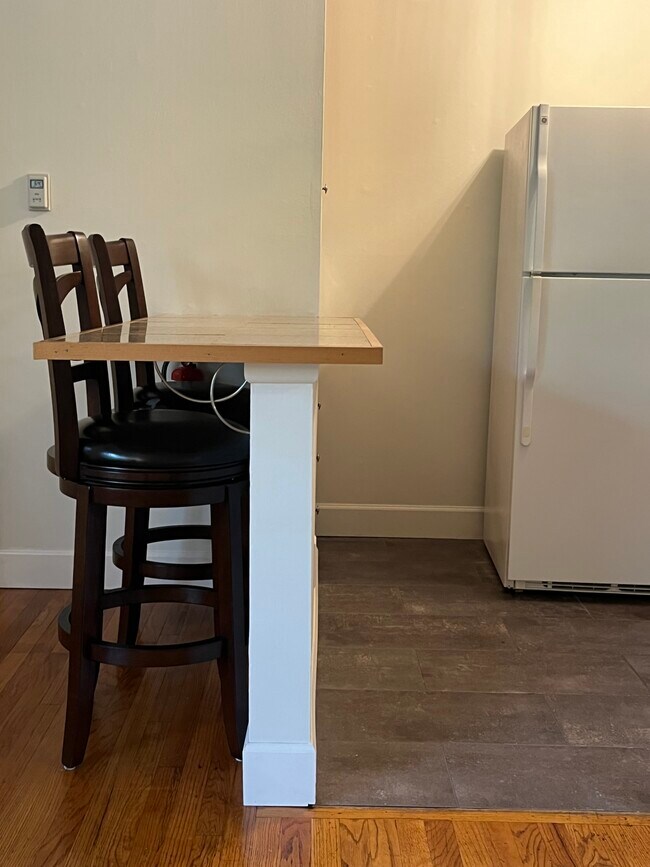 Breakfast Bar - 723 K St SE