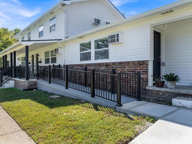 Foto del edificio - Oak Ridge 37830 - 3 bedroom 2 bath duplex - call Chad Weeks 865-567-6193