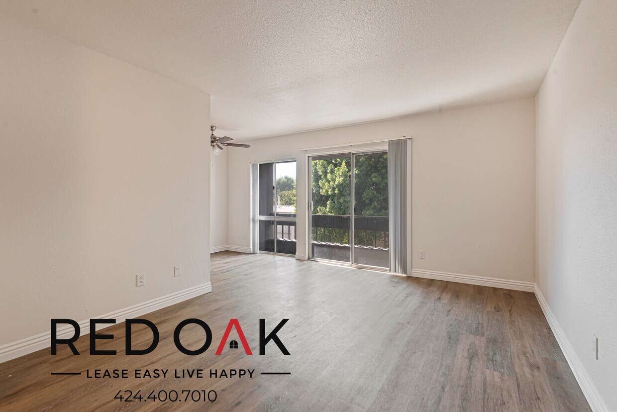Foto principal - 17830 Sherman Way