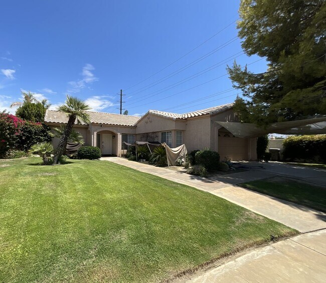 Foto del edificio - Pool home with solar panels in Palm Desert