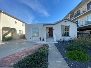 Building Photo - 140 Santa Helena Ave