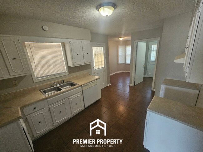 Foto del edificio - 3373 S Mendenhall Rd