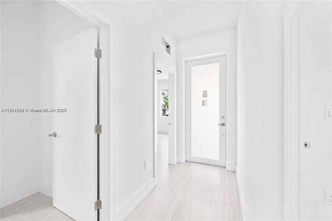 Building Photo - 10745 SW 217th Ave